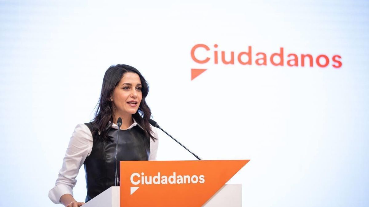 La presidenta de Ciudadanos, Inés Arrimadas, en una rueda de prensa en la sede del partido.
