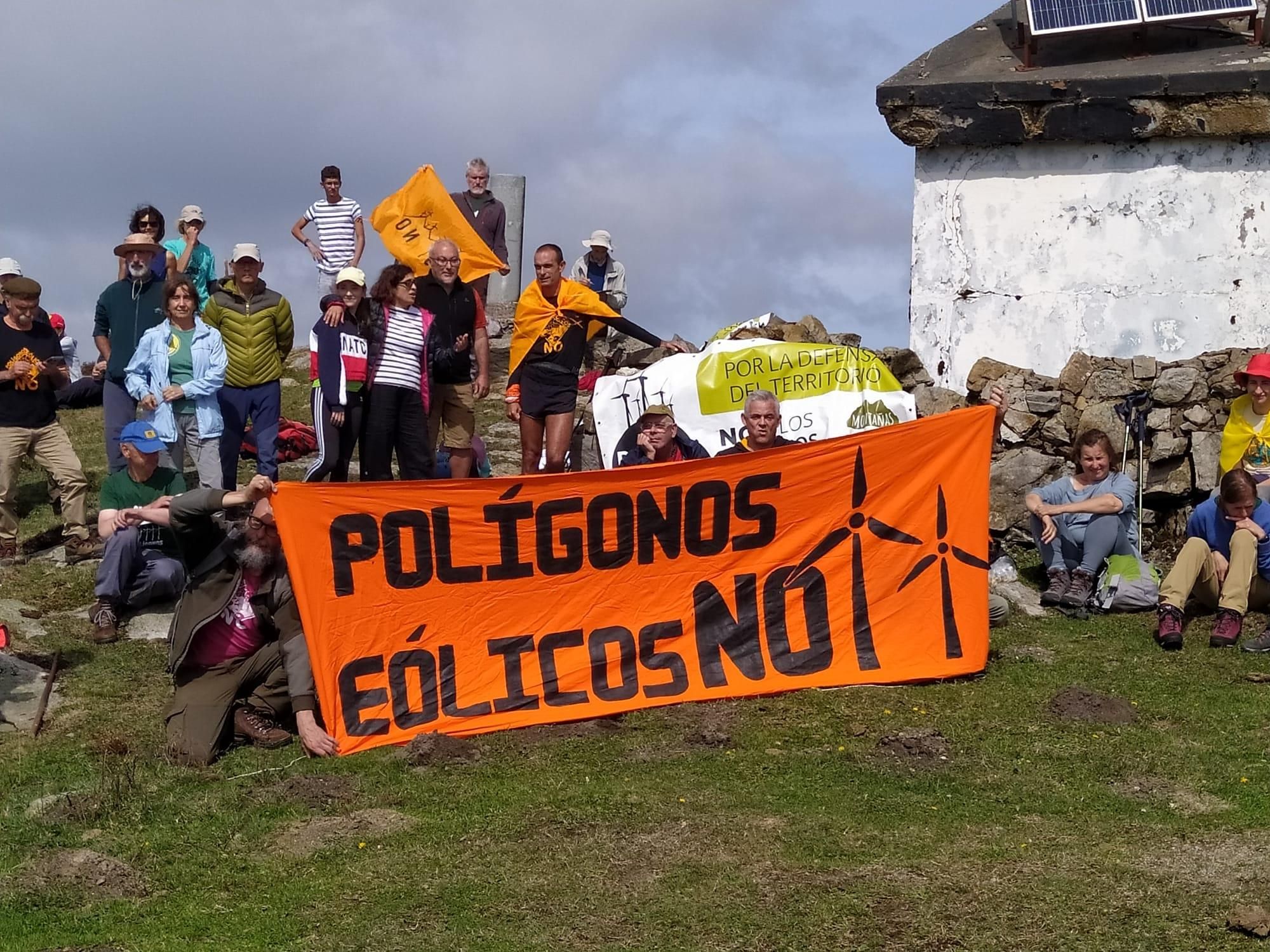 Protesta contra los parques eólicos en Cantabria.