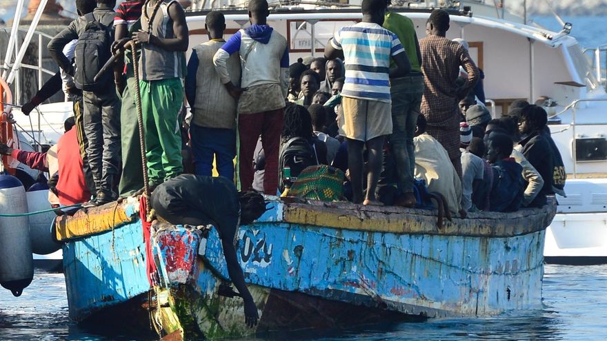 Rescatado un cayuco con 200 personas a bordo al sur de Gran Canaria