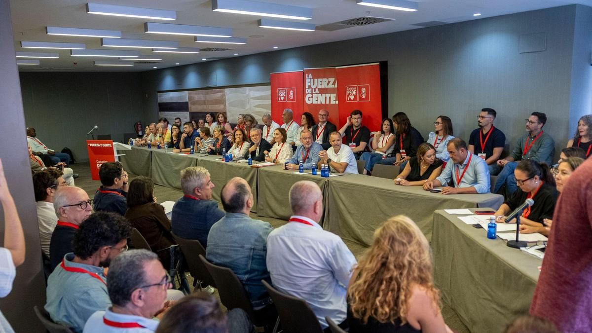 Valbuena y Arocha liderarán la lista del PSOE al Congreso por Tenerife y Corujo y Dioh repetirán por Las Palmas