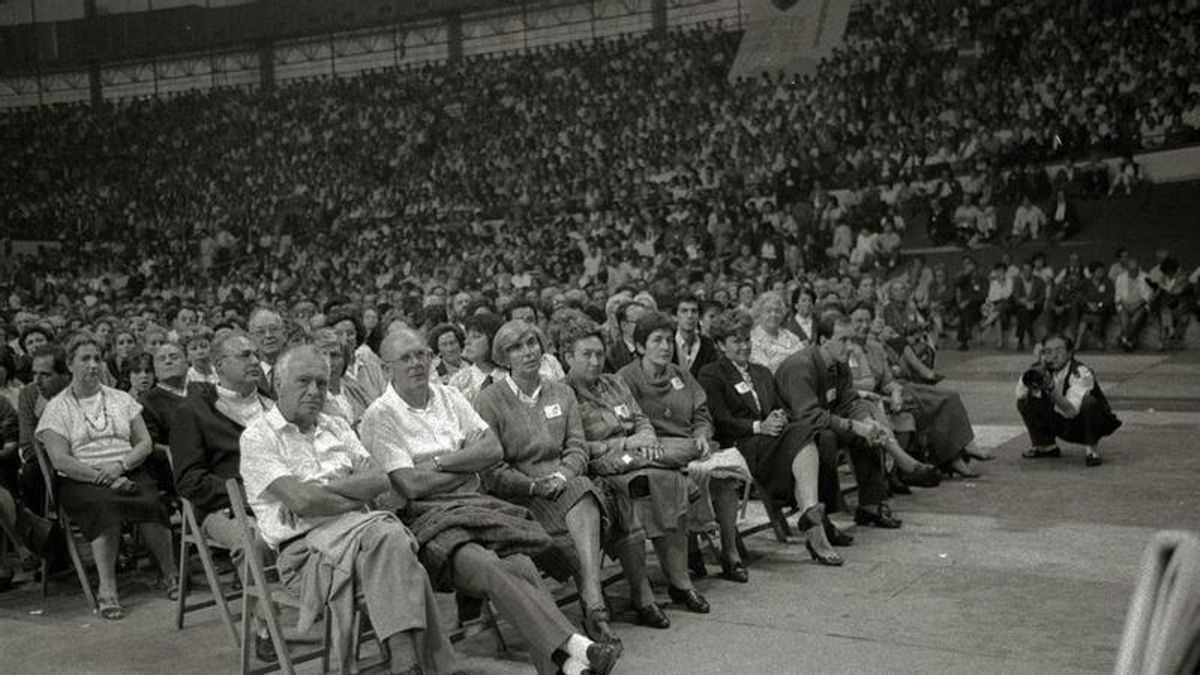 Acto de presentación de Eusko Alkartasuna en Donostia en 1986