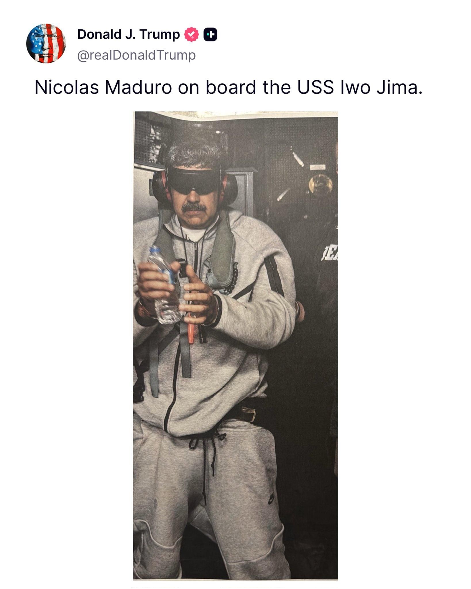 El presidente Trump, a través de la Casa Blanca, difundió esta imagen de Maduro capturado en el USS Iwo Jima, en enero pasado.
