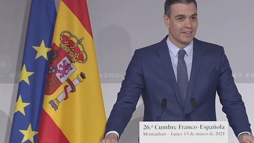 Pedro Sánchez durante una rueda de prensa en Francia.