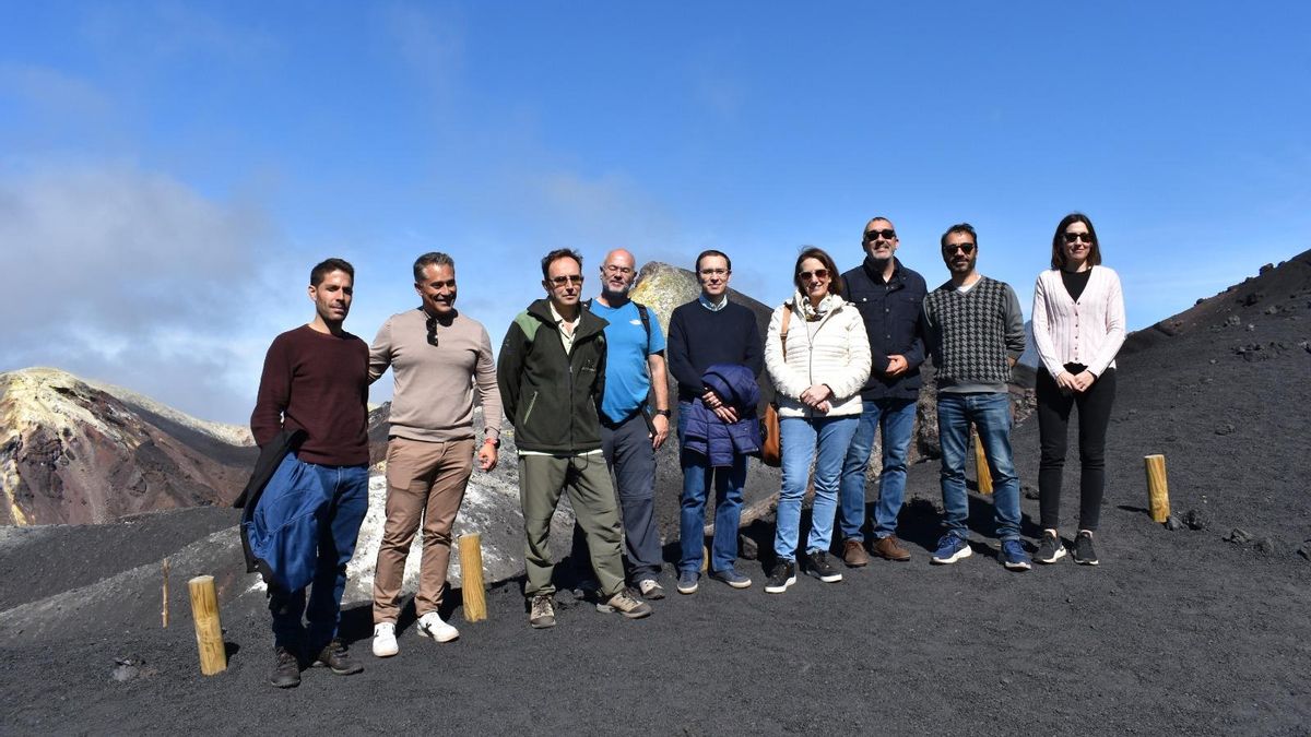 Visita al entorno del volcán Tajogaite de representantes de la Reserva de la Biosfera de La Palma y de el Ministerio para la Transición Ecológica y el Reto Demográfico del Gobierno de España.