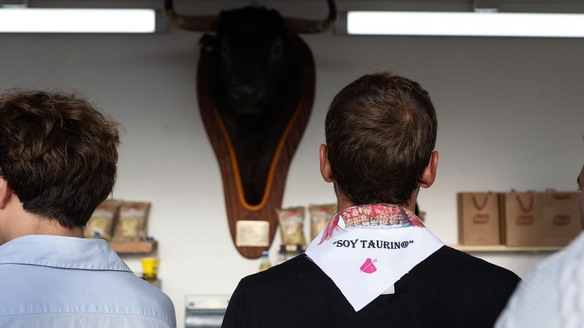 "Dentro de un minuto dejamos de servir alcohol", se escuchó en el bar de La Monumental poco antes de que comenzara la corrida.