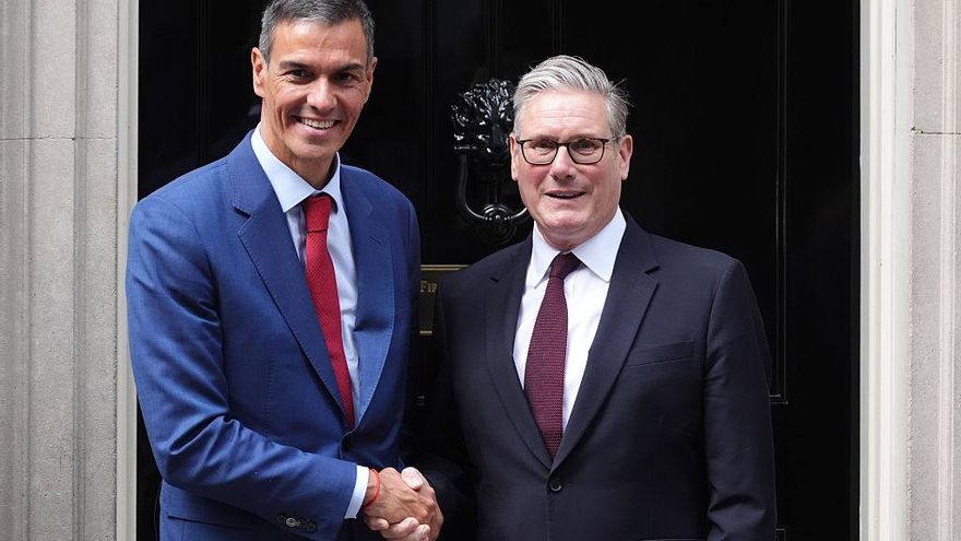 Sánchez con Starmer: "Nuestros gobiernos están alineados sobre Gaza"