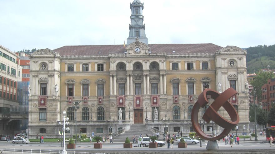 El Ayuntamiento de Bilbao no asiste a los actos de Aste Nagusia a los que acude Jone Artola vestida de 'txupinera'