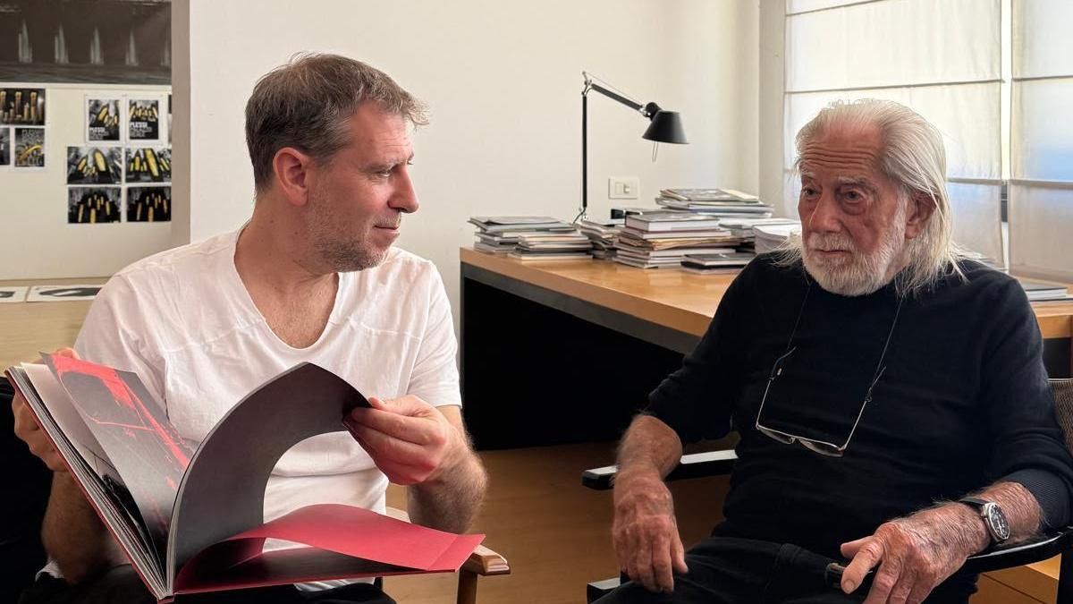 David Barro con Fabrizio Plessi en su estudio