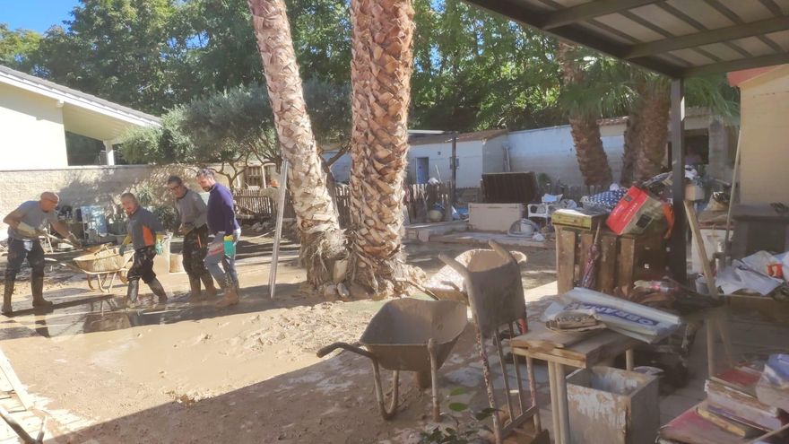 “Perdimos todo y estamos solos”: la desesperación de los vecinos del barrio de Santa Fe (Zaragoza) tras la riada