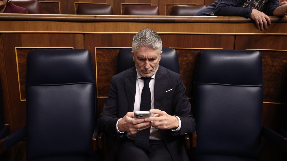 El PP pide la dimisión de Marlaska tras el cese del jefe policial denunciado por agresión sexual mientras mantiene al alcalde de Móstoles