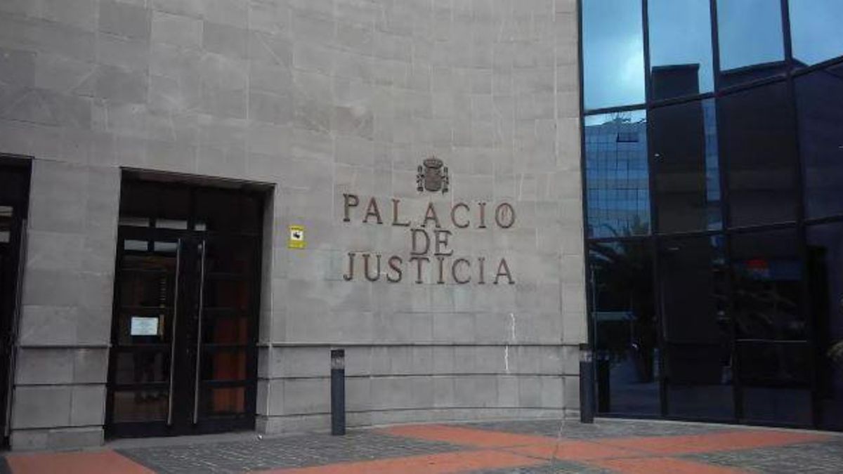 Una mujer acusada de pedir dinero a familiares y amigos en Tenerife para tratar un falso cáncer niega ser culpable