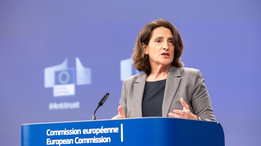 Archivo - La vicepresidenta de la Comisión Europea, Teresa Ribera, durante una rueda de prensa , en la sede de la Comisión Europea, a 2 de junio de 2025, en Bruselas (Bélgica).