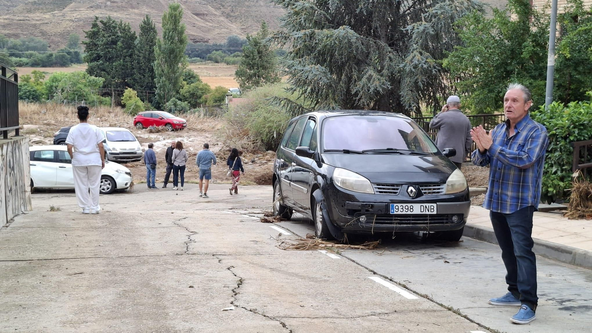 Coches arrastrados al final de la calle de Cuarte, en María de Huerva.