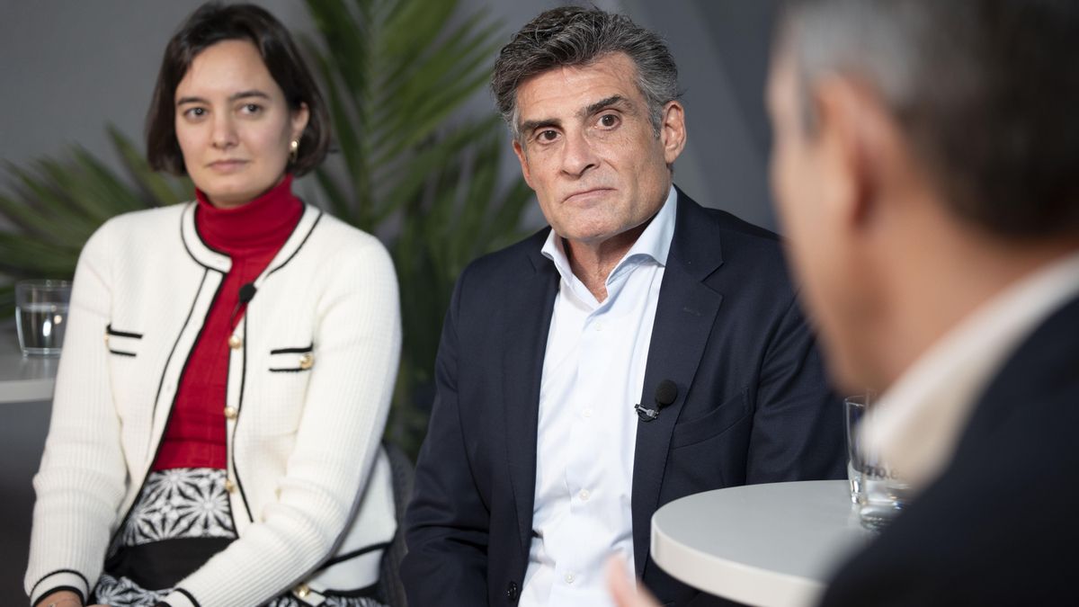 Julián López Arenas, director de Competitividad de Cámara de Comercio de España, y Elisabet Jiménez, de Control Entálpico, empresa beneficiaria del programa