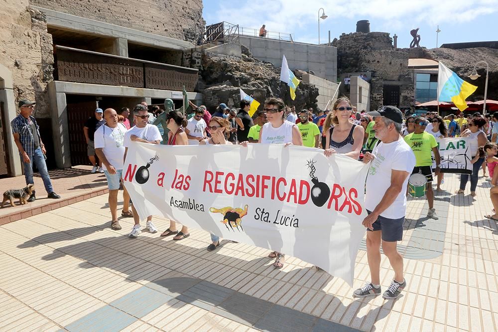 Manifestación convocada por la Coordinadora Canaria contra las Regasificadoras, en Agüimes. (Foto: Aljandro Ramos).