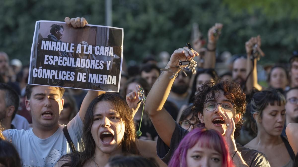 Manifestación frente a la delegación del Gobierno de Murcia tras el desahucio de Maricarmen en Madrid.