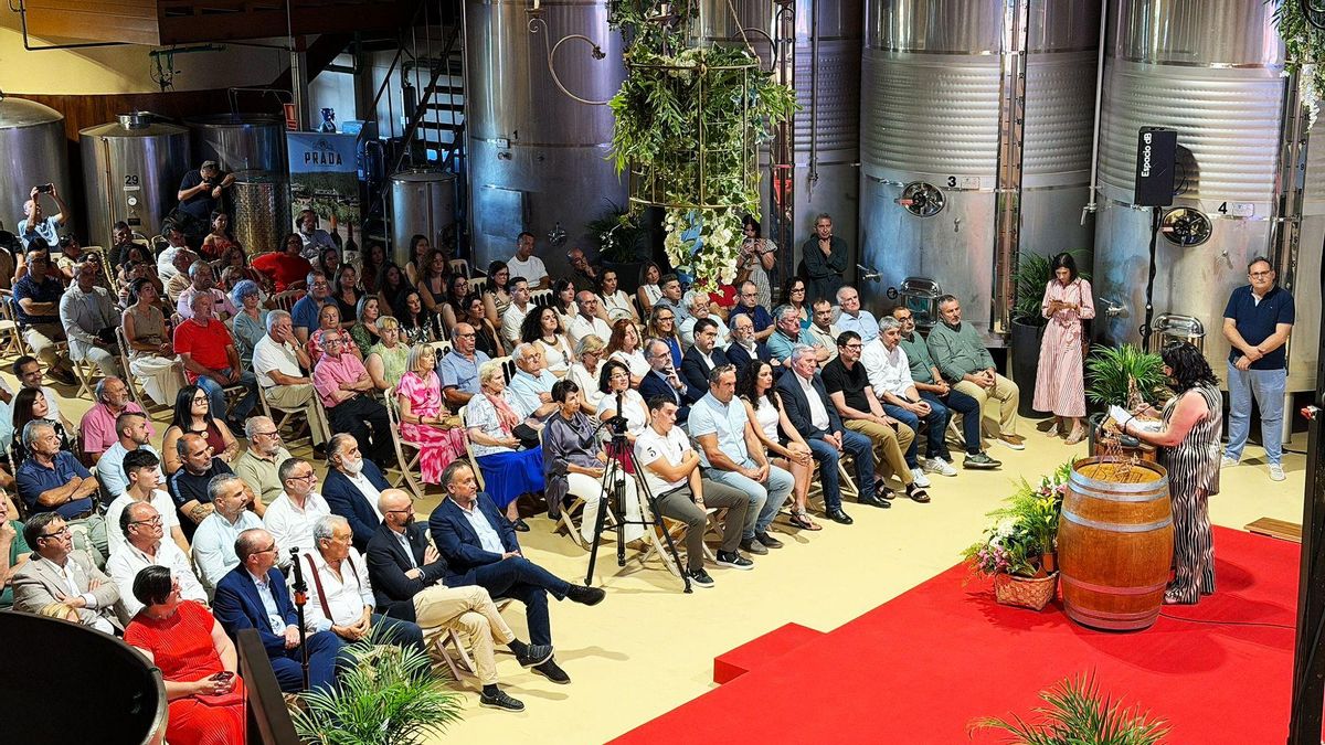 El público de los premios de la Fundación Prada a Tope 2026 en la bodega del Palacio de Canedo.