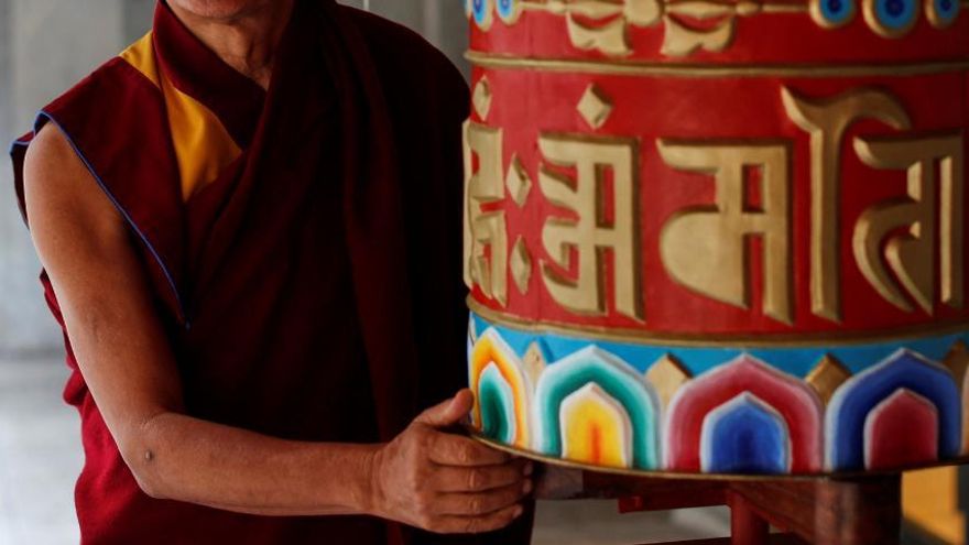 Detenido en Murcia un líder budista por administrar mercurio a sus fieles