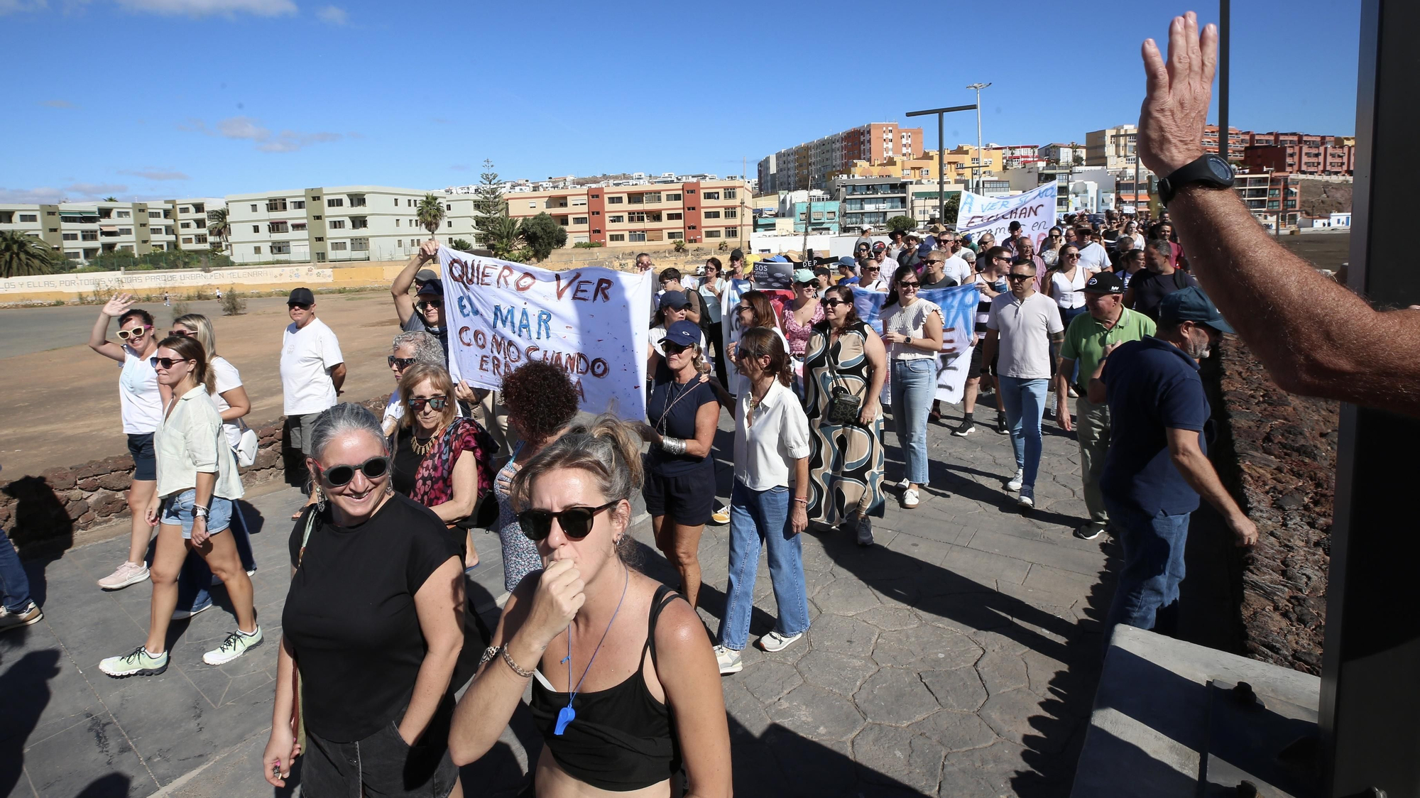 Manifestación en Melenara contra los vertidos: "Esto huele a muerto"