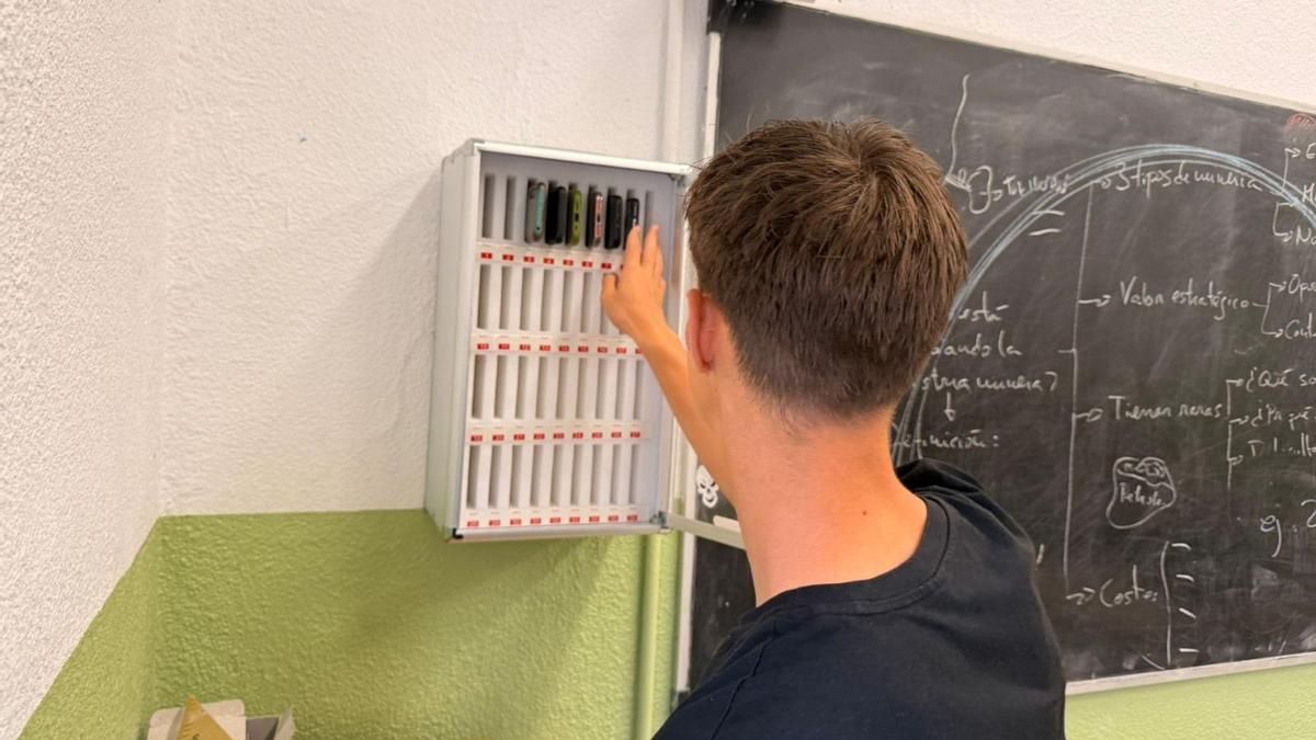 Armarios para móviles: una herramienta en centros educativos para el bienestar emocional del alumnado