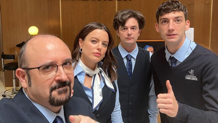 Habrá 'Muertos SL' para rato: la serie ya rueda su temporada 3 sin estrenar la segunda en Movistar Plus+