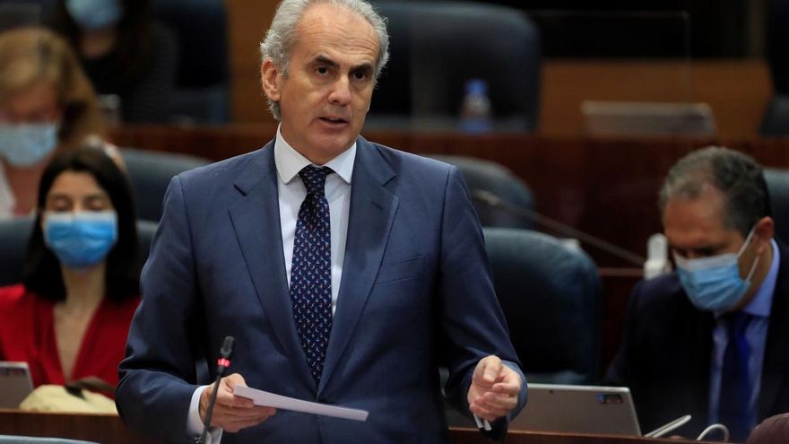 El consejero de Sanidad, Enrique Ruiz Escudero durante el pleno de la Asamblea de Madrid este jueves.