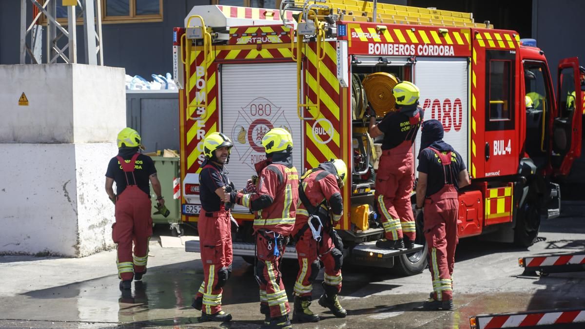 Bomberos durante una actuación