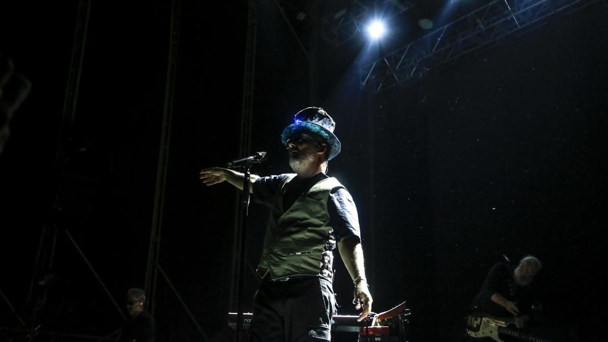 Concierto de Love of Lesbian en el Festival de la Guitarra