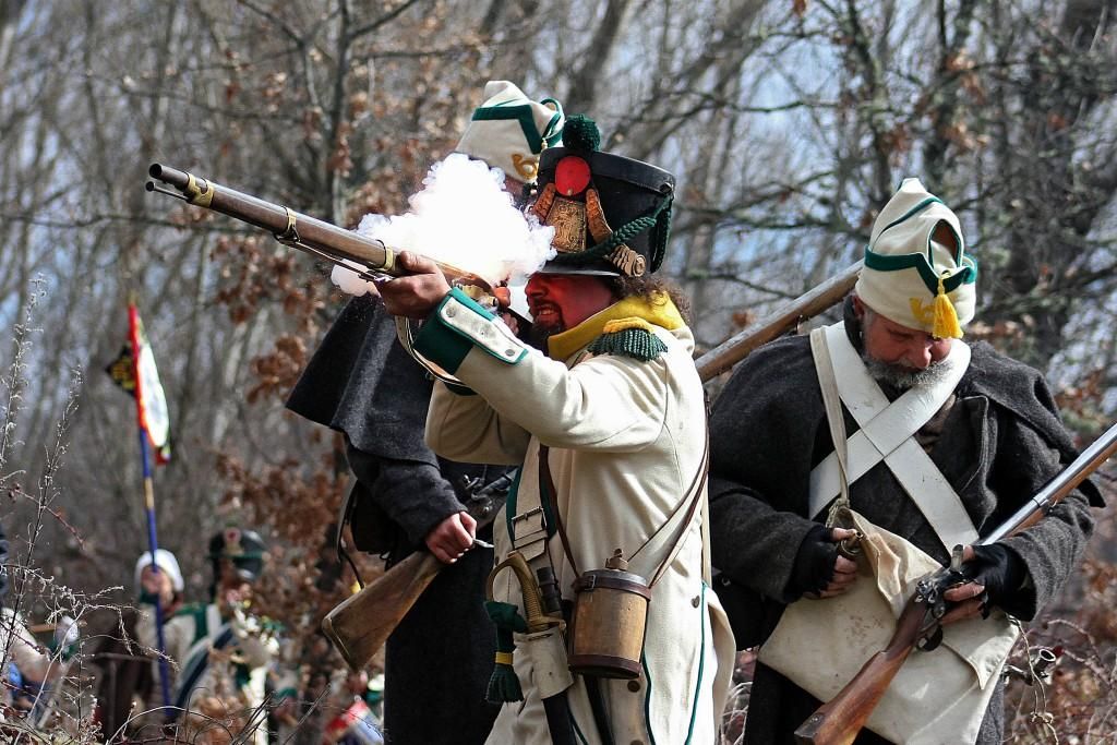 Tropas disparando en la Guerra contra el Francés en España de 1808 a 1814.