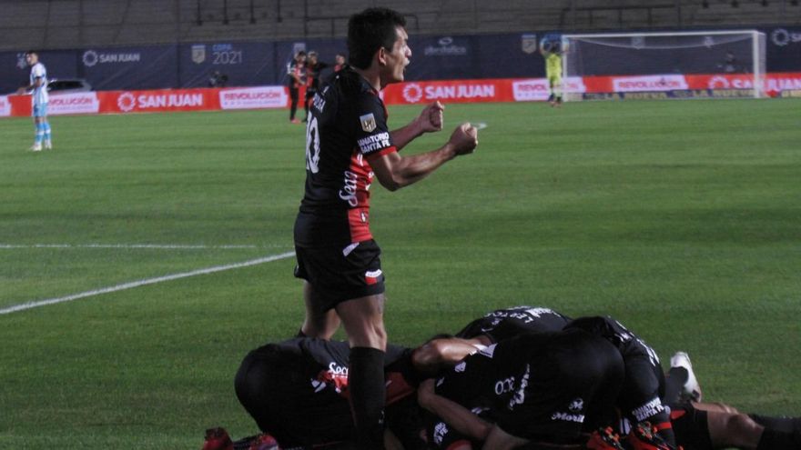 Colón de Santa Fe salió campeón por primera vez en su historia