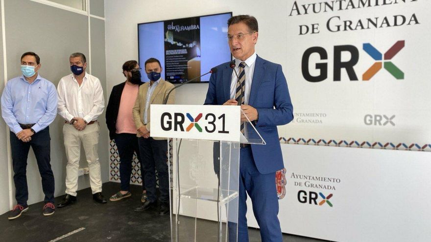 Dimite el alcalde de Granada un mes después del abandono de la mayoría de concejales de PP y Cs