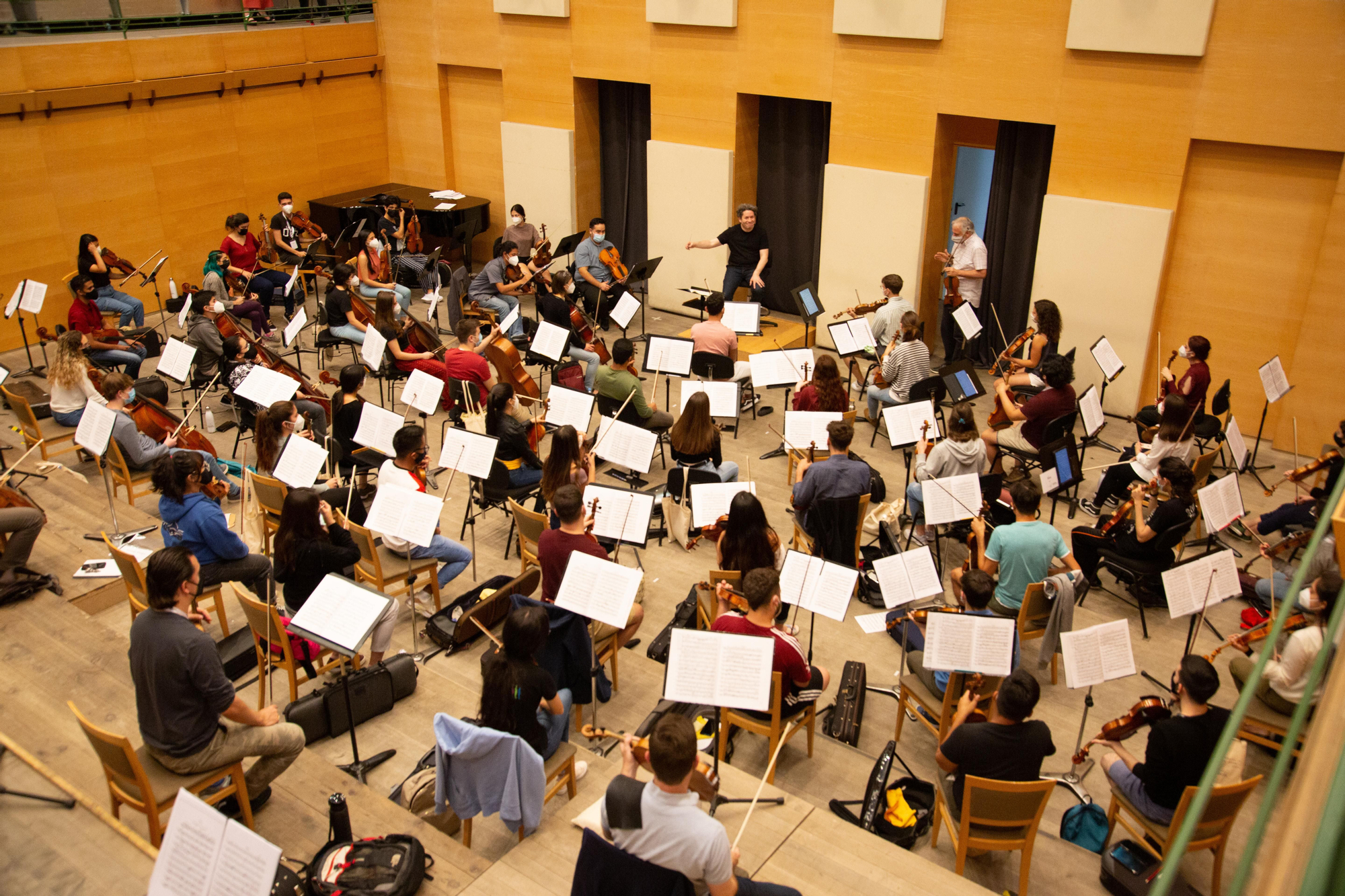 Plano general del anfiteatro de la Fundación Orquesta y Coro de Madrid donde Gustavo Dudamel realizó el ensayo