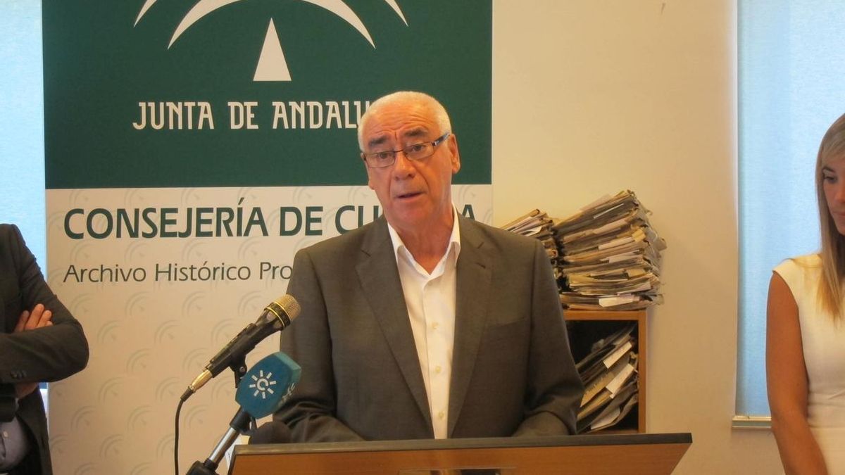 PSOE e IU citan a un consejero andaluz por los cursos de formación pero rechazan plenos extraordinarios