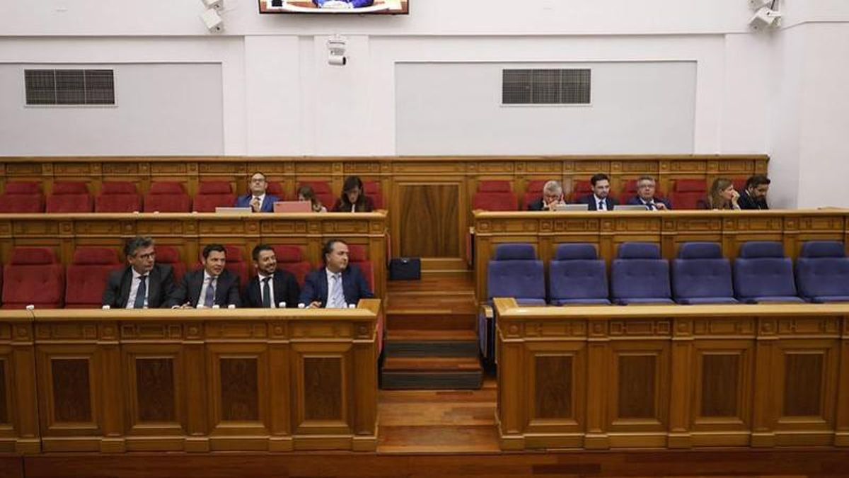 ¿Cuánto cobran los diputados y diputadas de PSOE, PP y Vox en las Cortes de Castilla-La Mancha?