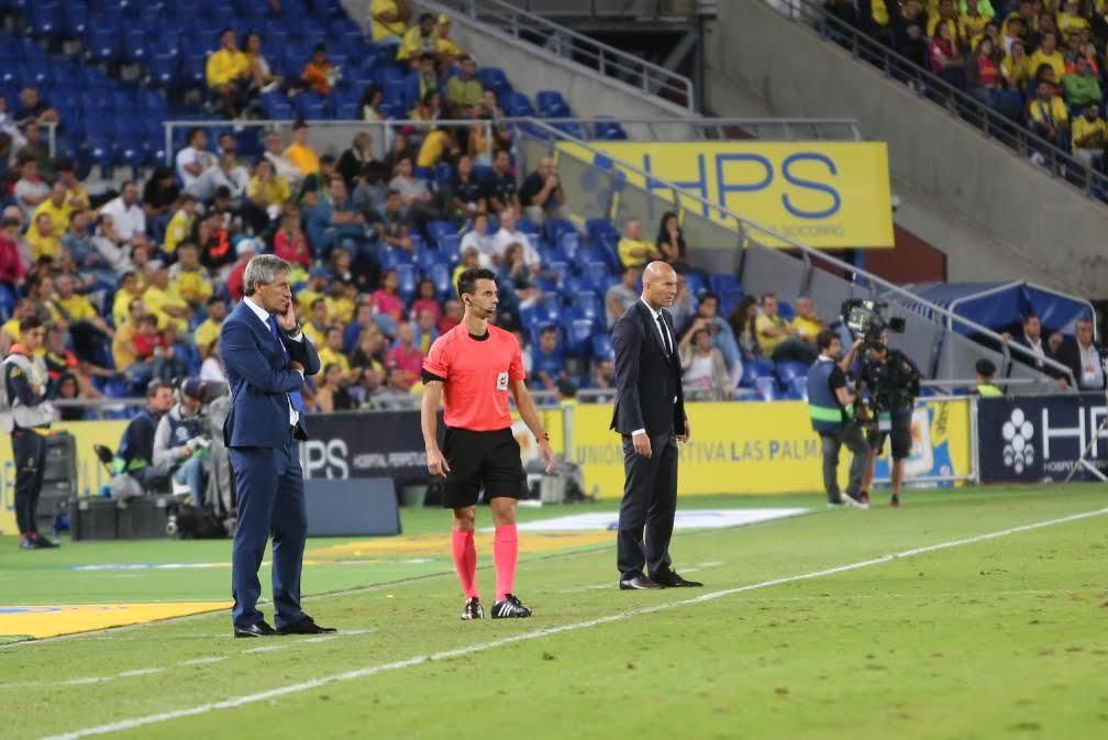 Quique Setién y Zinedine Zidane. (ALEJANDRO RAMOS)