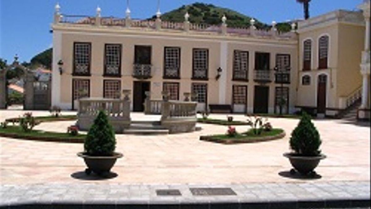 Ayuntamiento de Villa de Mazo.