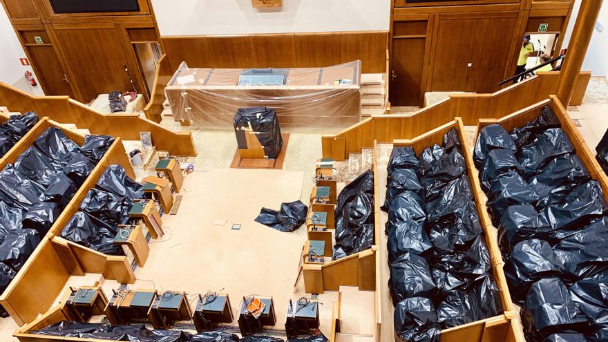 El Parlamento Vasco gastará 47.496,23 euros en las obras para que quepa el Gobierno de Pradales en los plenos