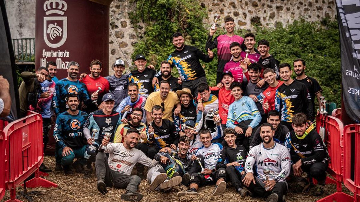 Participante en l asegunda edición del Descenso DH Villa de Mazo 2025.