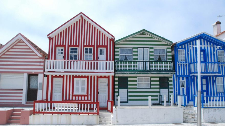 Gastronomía local, canales navegables y casas pintadas a rayas en uno de los pueblos más auténticos de Portugal