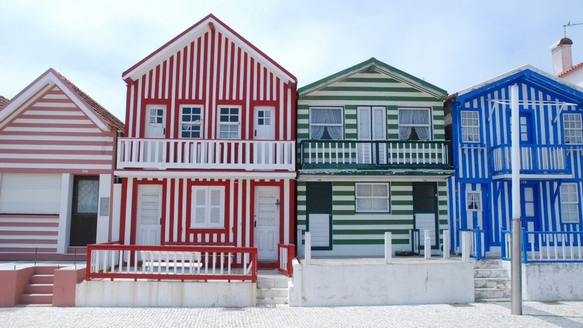 Gastronomía local, canales navegables y casas pintadas a rayas en uno de los pueblos más auténticos de Portugal