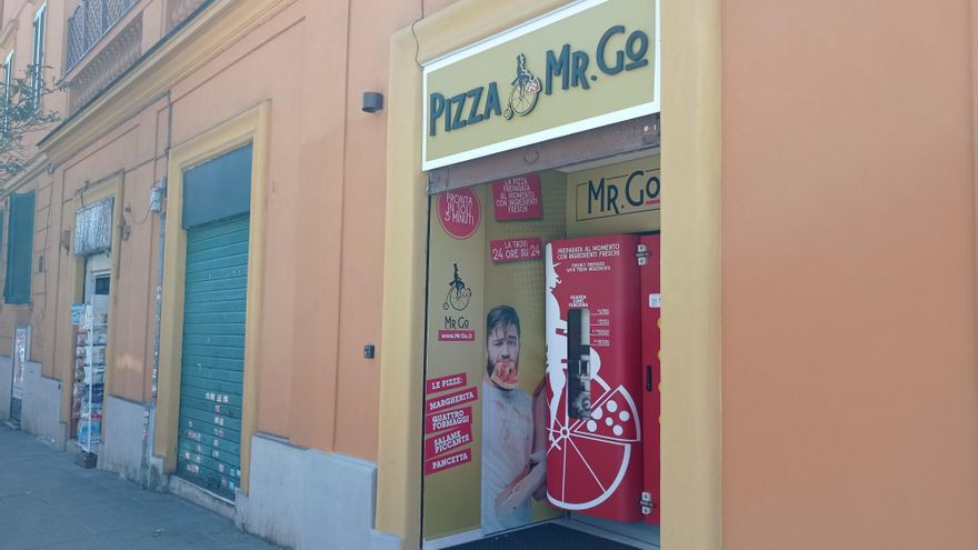 Roma abre su primera máquina expendedora que cocina pizzas en el momento