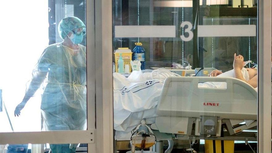 La UCI del Hospital Insular se llena, pero "hay capacidad de movilizar pacientes y posibilidad de disponer de más camas"