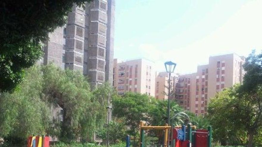 Detenido un hombre en un parque infantil de Santa Cruz de Tenerife por bajarse los pantalones delante de los niños y amenazar a una madre