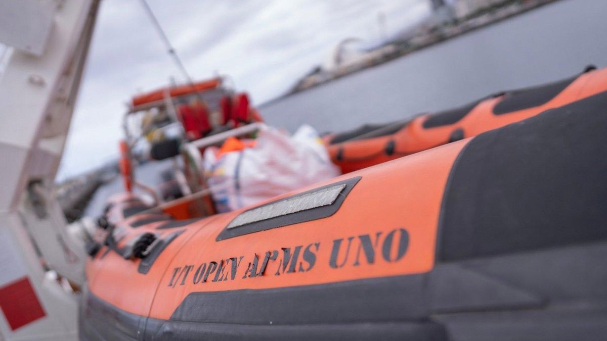 El buque Open Arms, atracado en Santa Cruz de Tenerife.