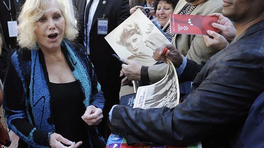 Kim Novak, la musa de Hitchcock, enamora en Cannes