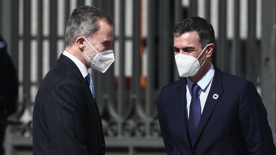 El presidente del Gobierno, Pedro Sánchez y el Rey Felipe VI a su llegada al acto con motivo del 40 aniversario del 23 de febrero