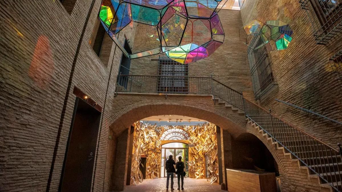 Vista general del Centro de Arte Hortensia Herrero, en el antiguo Palacio de Valeriola, barroco del siglo XVII, cuya colección incluye obras de Baselitz, Kapoor, Dubuffet, Chillida, Plensa, Valdés o Julian Opie, entre otros.