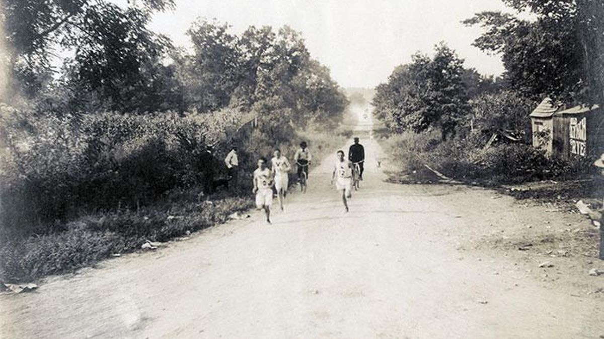Una de las fotos tomadas durante la carrera de 1904.