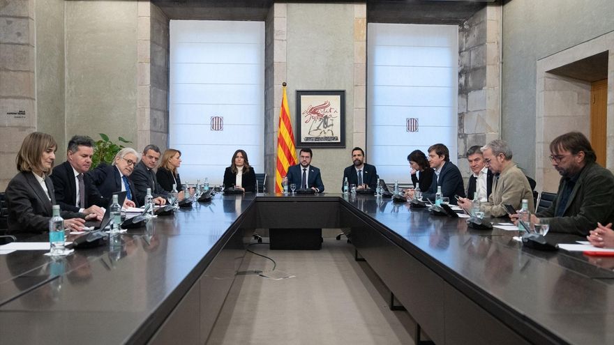 Aragonès presiona a Illa por los presupuestos con una nueva reunión con la patronal y los sindicatos