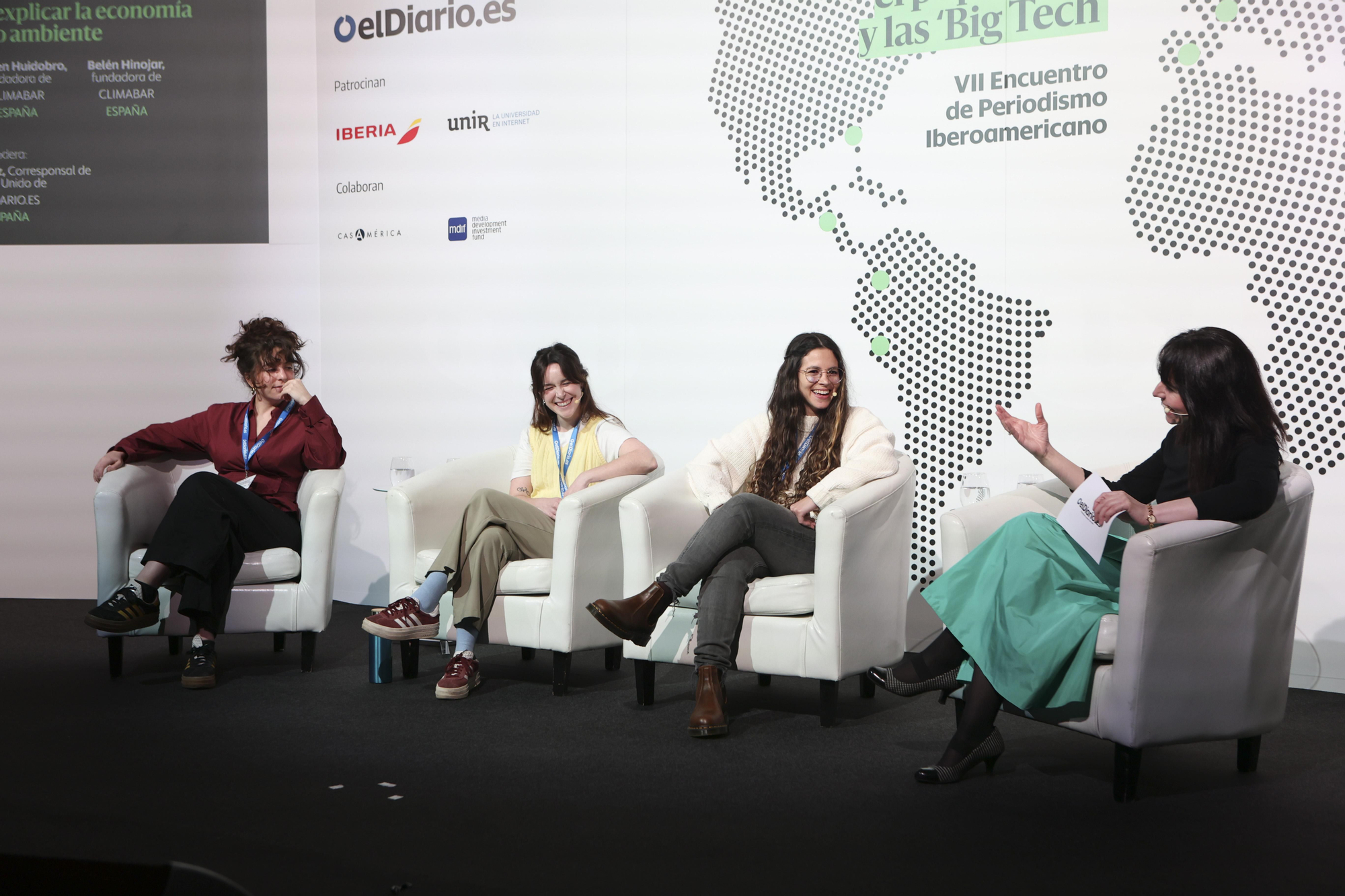 Mesa 2: "Nuevas voces para explicar la economía y el medio ambiente", con Belén Hinojar, fundadora de Climabar; Carmen Huidobro, fundadora de Climabar; Valerie Cifuentes, cofundadora de Economía para la Pipol; y María Ramírez, corresponsal de Reino Unido de elDiario.es
